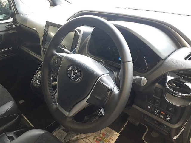 TOYOTA VOXY 2021