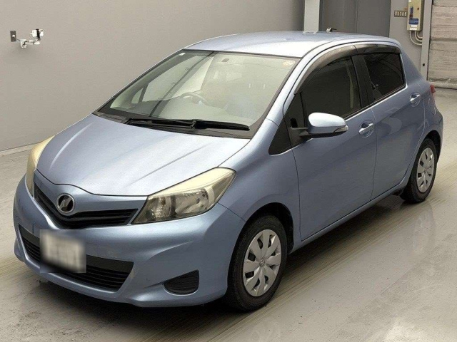 TOYOTA VITZ 2013