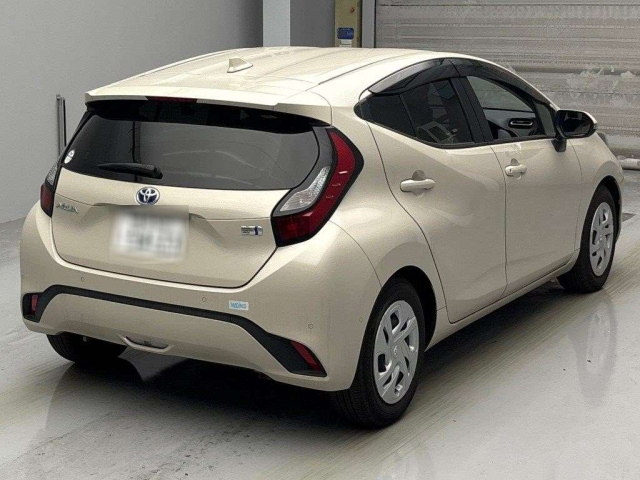 TOYOTA AQUA 2023