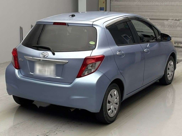 TOYOTA VITZ 2013