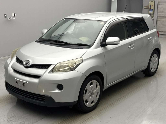 TOYOTA IST 2010