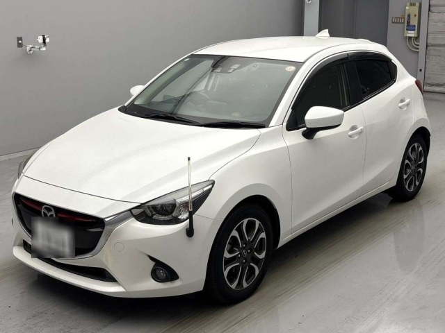 MAZDA DEMIO 2016