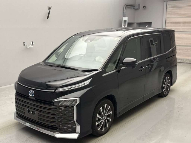 TOYOTA VOXY 2023