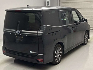 TOYOTA VOXY 2023