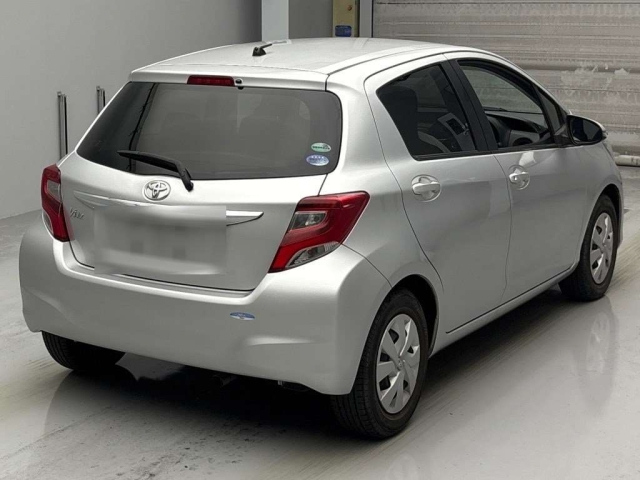 TOYOTA VITZ 2015