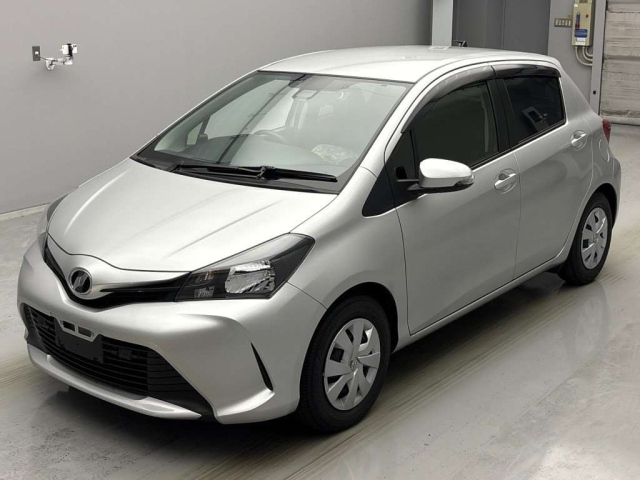 TOYOTA VITZ 2016