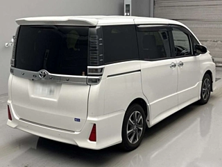 TOYOTA VOXY 2021