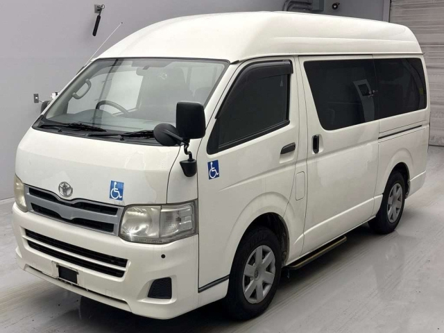 TOYOTA HIACE VAN 2011
