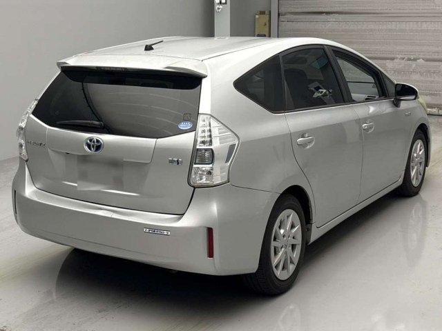 TOYOTA PRIUS ALPHA 2012