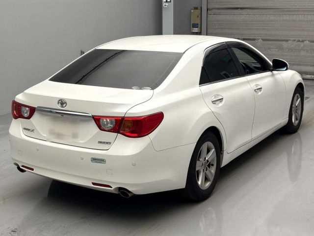 TOYOTA MARK X 2011