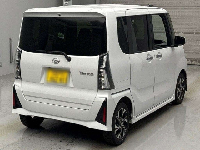 DAIHATSU TANTO 2023