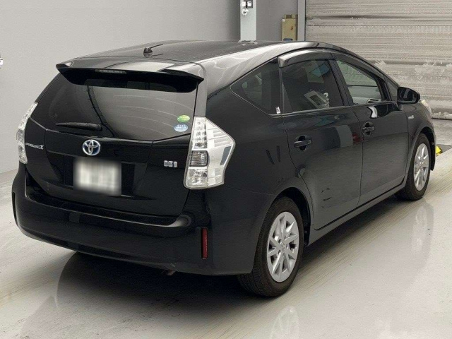 TOYOTA PRIUS ALPHA 2012
