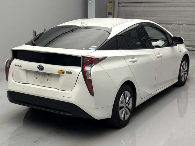 TOYOTA PRIUS 2016