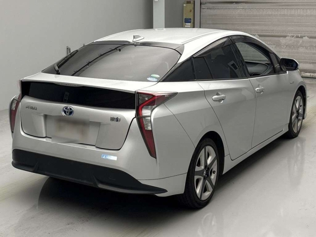 TOYOTA PRIUS 2016