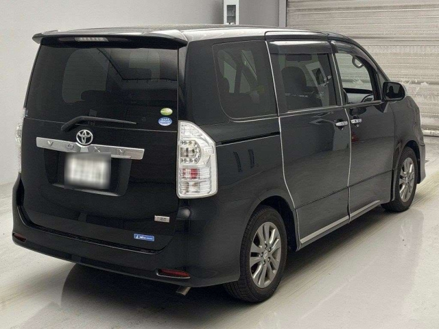 TOYOTA VOXY 2012