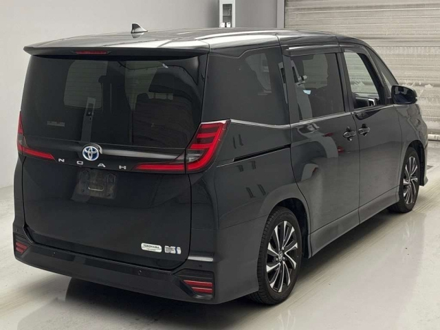 TOYOTA NOAH 2022