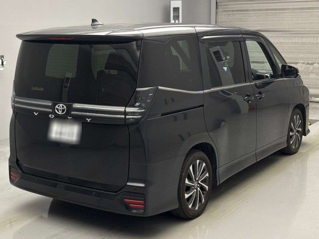 TOYOTA VOXY 2023