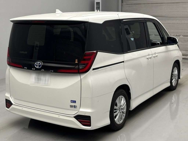 TOYOTA NOAH 2022