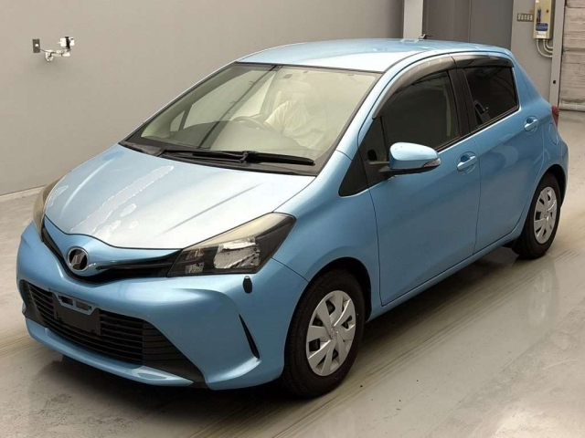 TOYOTA VITZ 2015