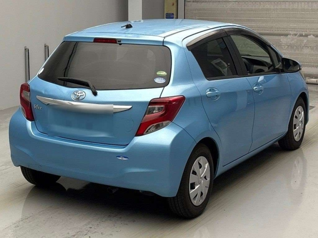 TOYOTA VITZ 2015