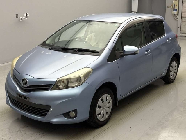 TOYOTA VITZ 2011