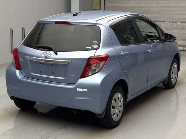 TOYOTA VITZ 2011