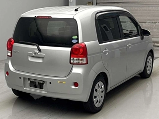 TOYOTA PORTE 2013