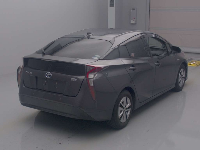 TOYOTA PRIUS 2016