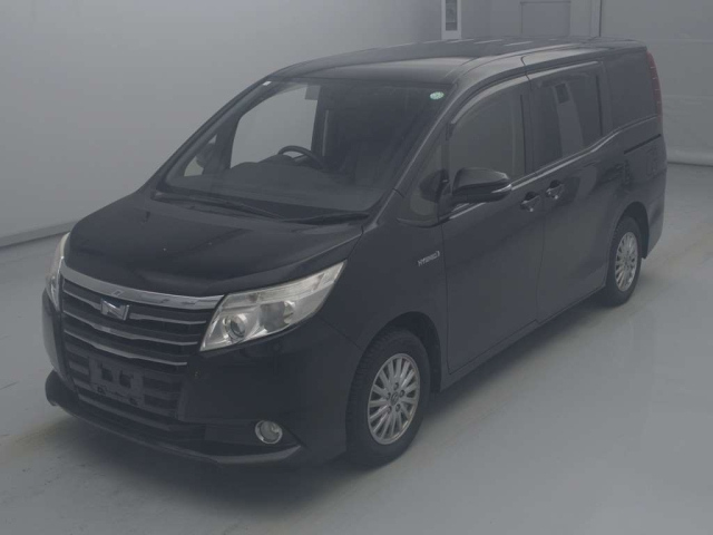 TOYOTA NOAH 2014