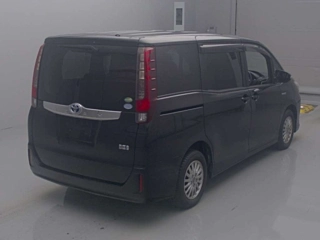 TOYOTA NOAH 2014