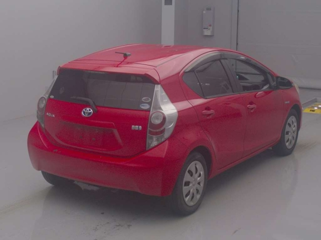 TOYOTA AQUA 2012