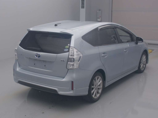 TOYOTA PRIUS ALPHA 2012