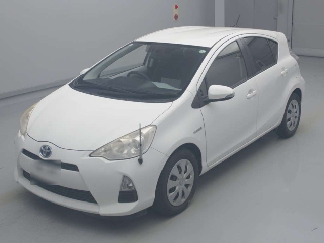 TOYOTA AQUA 2013