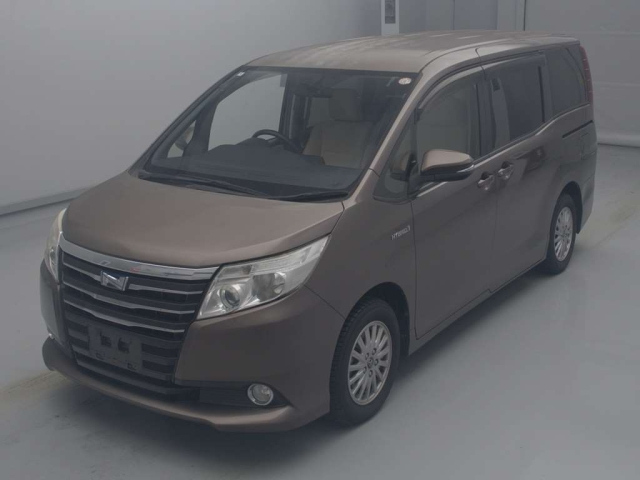 TOYOTA NOAH 2014