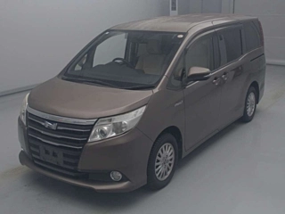 TOYOTA NOAH 2014