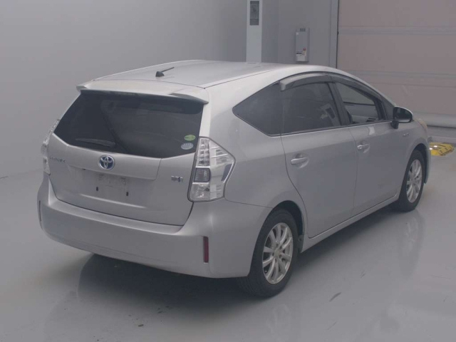 TOYOTA PRIUS ALPHA 2012