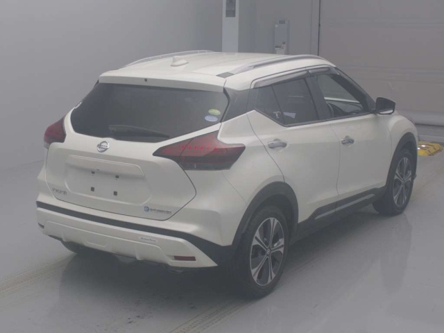 NISSAN KIX 2020