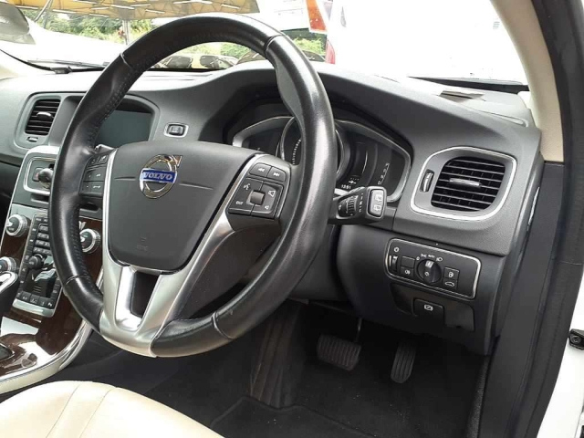 VOLVO V60 2017