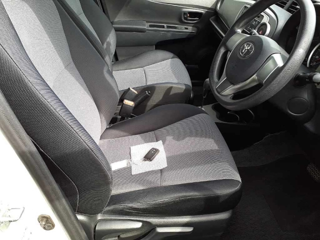 TOYOTA VITZ 2012