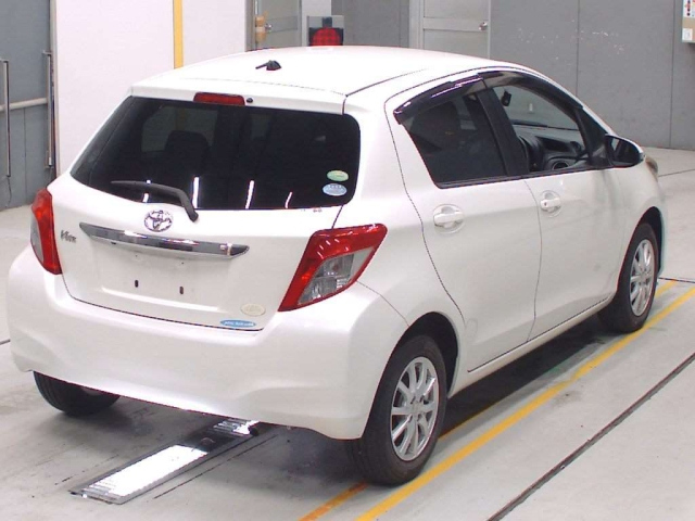 TOYOTA VITZ 2012