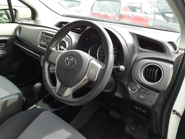 TOYOTA VITZ 2012
