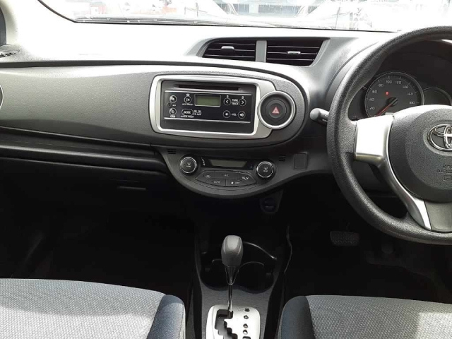 TOYOTA VITZ 2012