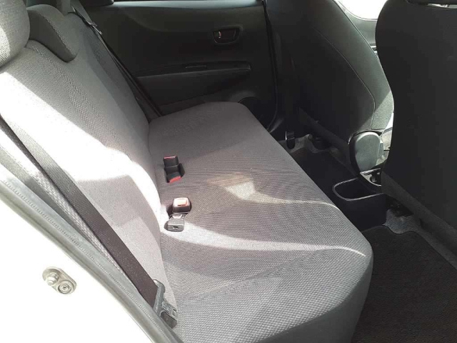 TOYOTA VITZ 2012