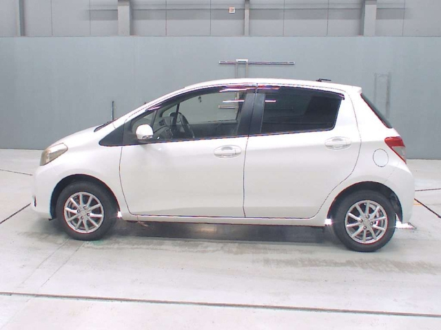 TOYOTA VITZ 2012