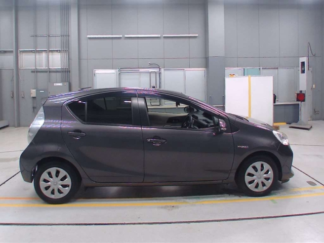 TOYOTA AQUA 2012