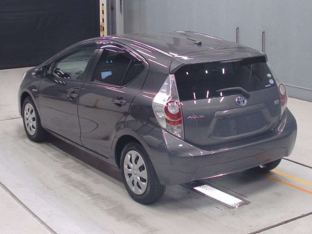 TOYOTA AQUA 2012
