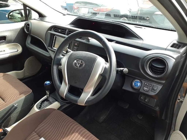 TOYOTA AQUA 2012