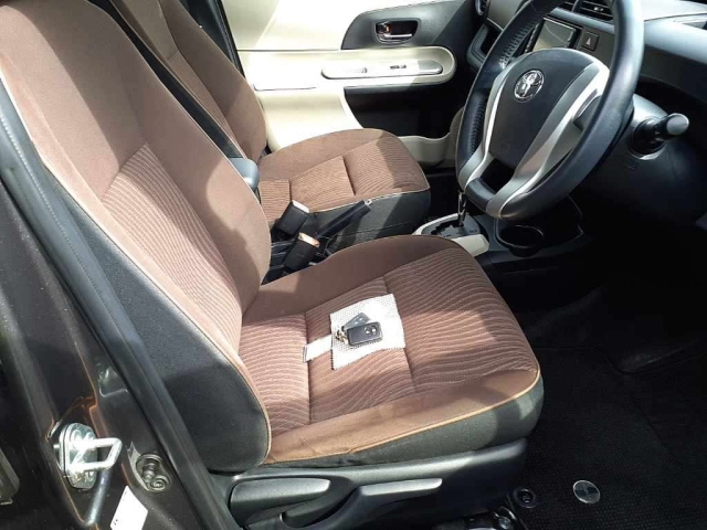 TOYOTA AQUA 2012