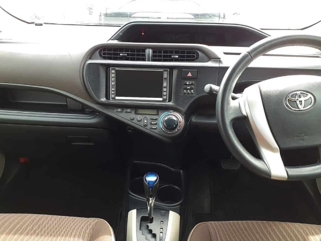 TOYOTA AQUA 2012