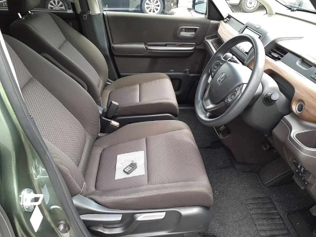 HONDA FREED 2023